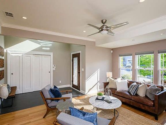4th image of 3041 Beverly St