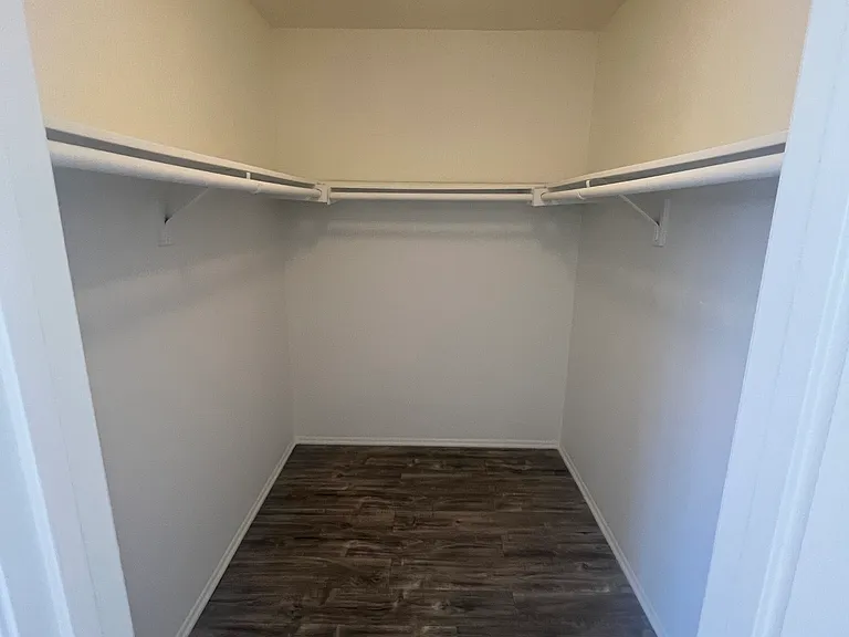 4842 King Cir #B — Photo 17