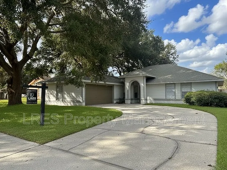1004 Stout Ct — Photo 1