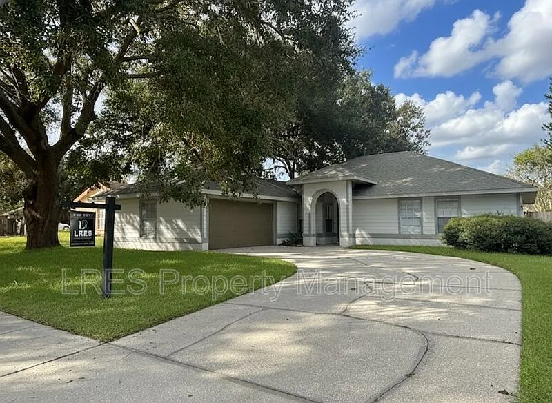 1004 Stout Ct