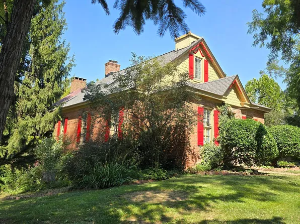 2020 Valley Rd, Glen Rock, PA 17327