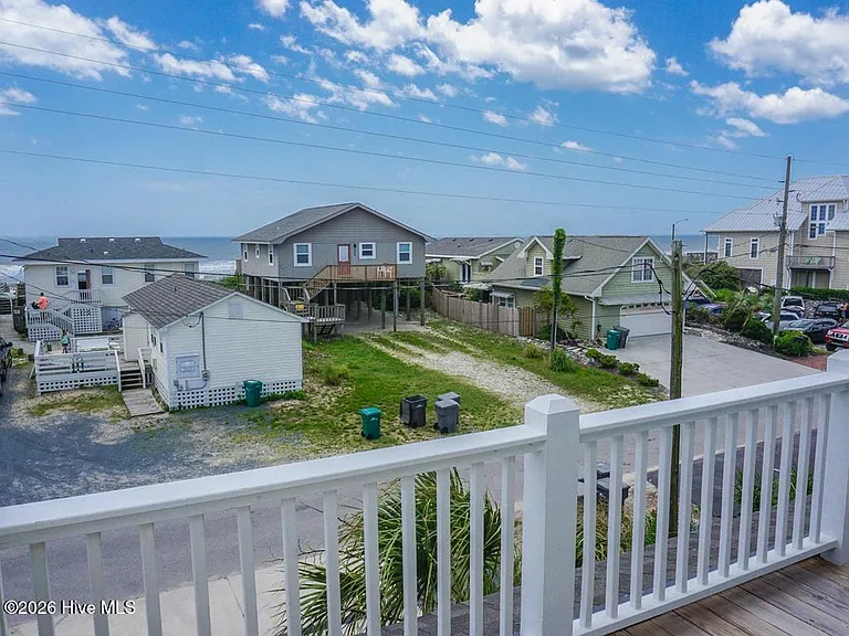 305 N Shore Dr — Photo 2