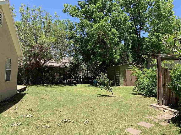 3rd image of 707 Durazno St