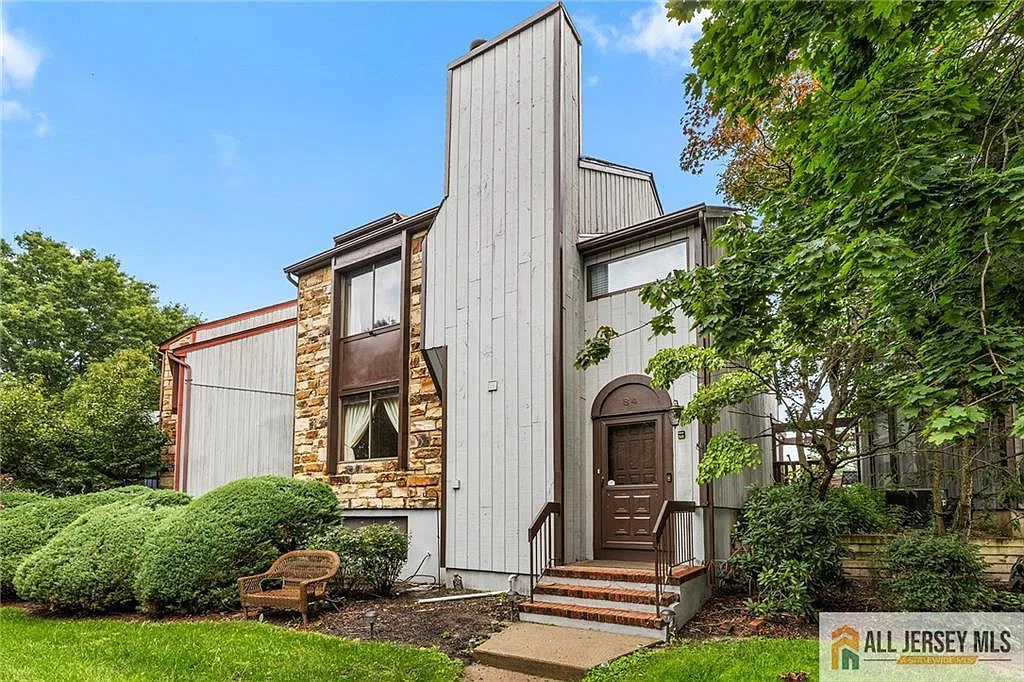 2 bed, 2.5 bath, 1293 sqft, $3,200 — Photo 2