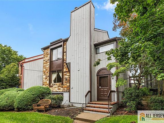 2nd image of 84 Diamond Ln