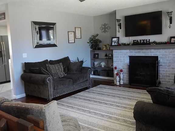 2nd image of 2110 N Sunflower St