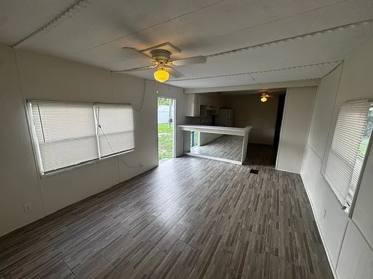 7205 Commons Blvd — Photo 4