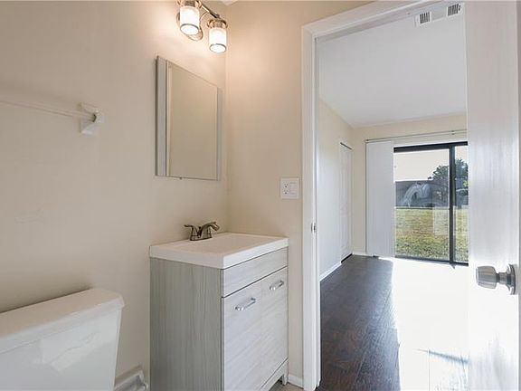 5th image of 7509 Parrish St