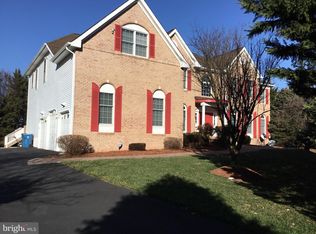 13272 Holly Meadow Ln, Oak Hill, VA 20171