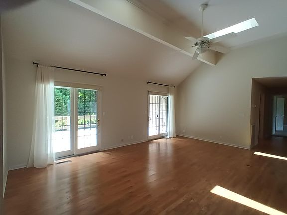 5th image of 11 Creigmont Ct