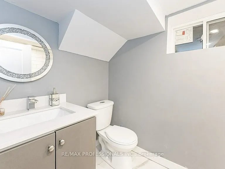 15 Wexford Ave N #LOWER — Photo 9