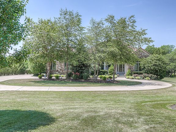 2nd image of 20440 Beverly Cir