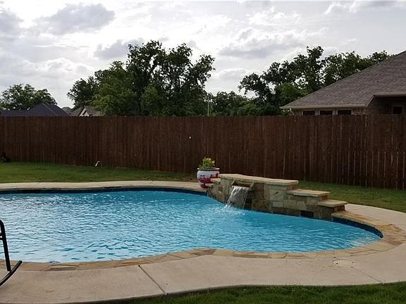 3rd image of 911 Joshua Ct