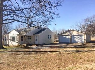 511 Park Cir, Gentry, AR 72734