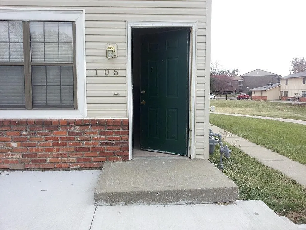 NW 64th St, Gladstone — Photo 2