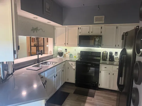 1833 Courtyard Way APT 102, Naples, FL 34112