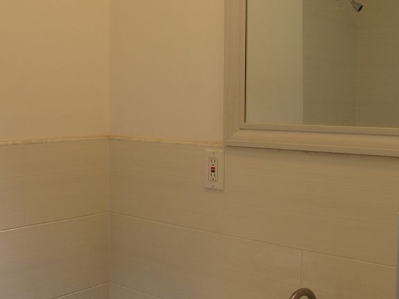 5th image of 1136 E 102nd St