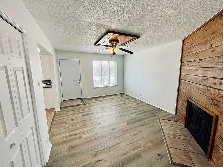 1203 Redwood Dr #C — Photo 4