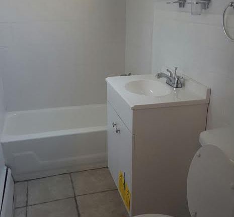 4th image of 2542 43rd St APT 2