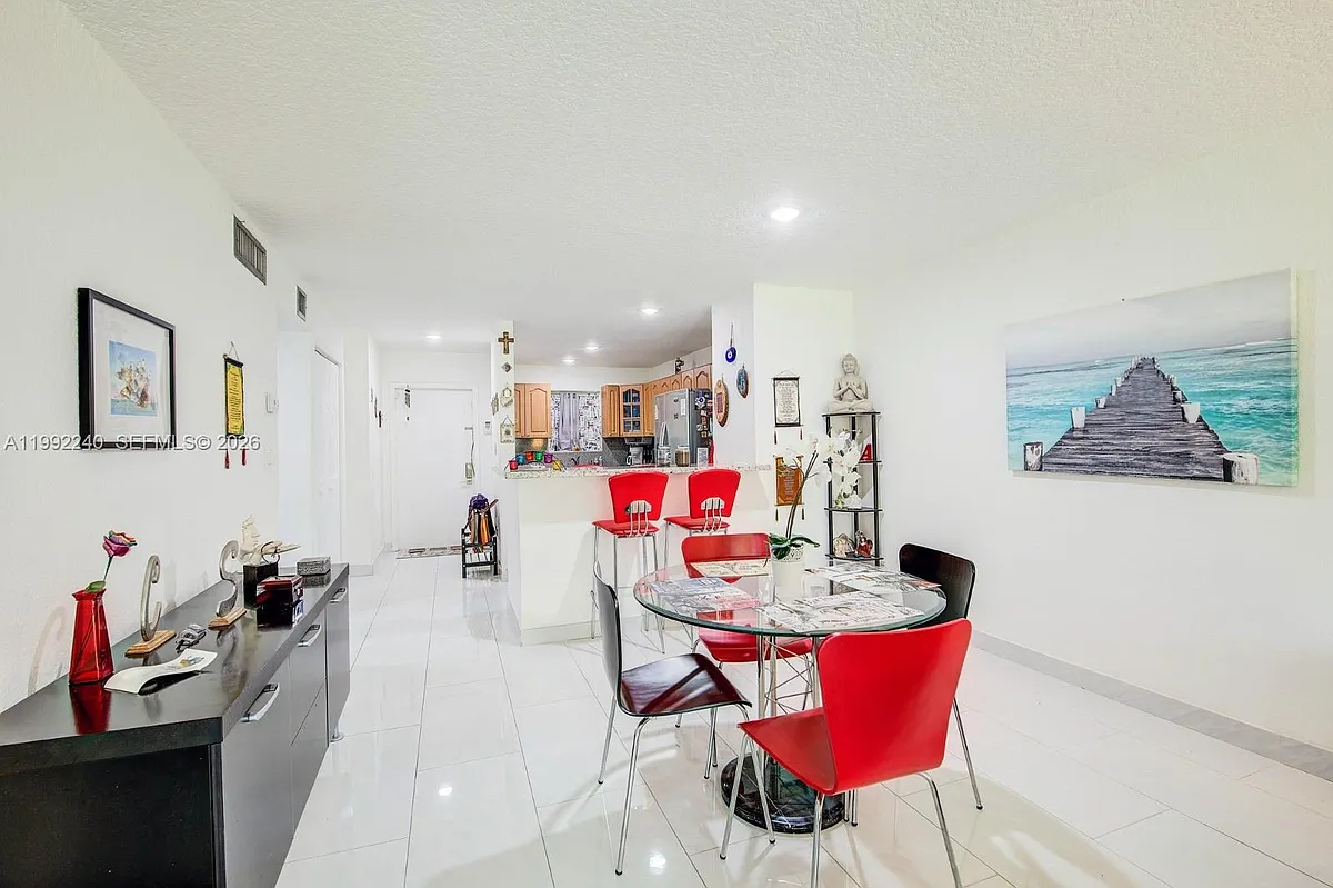 Building Photo - 6200 NW 44th St #109