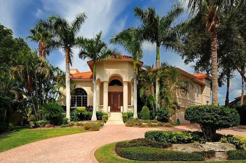 Pending: 541 Harbor Cove Circle, Longboat Key, FL 34228