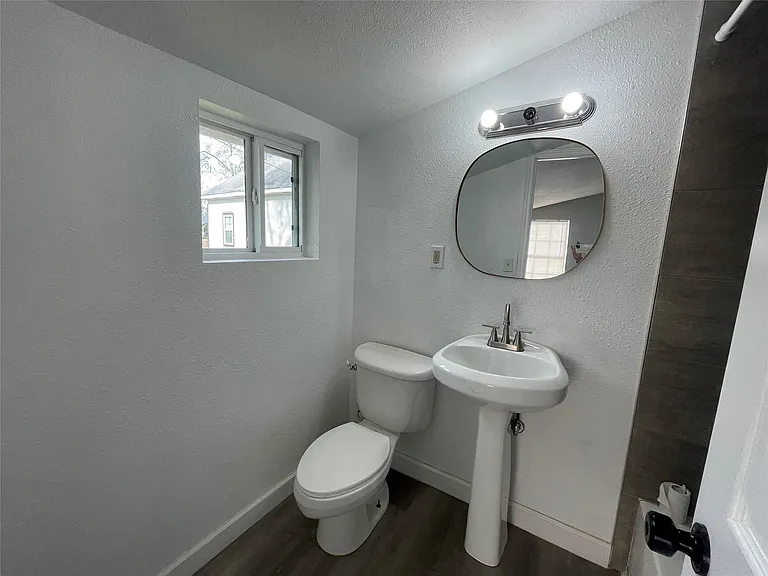 2508 S Texas Ave — Photo 12