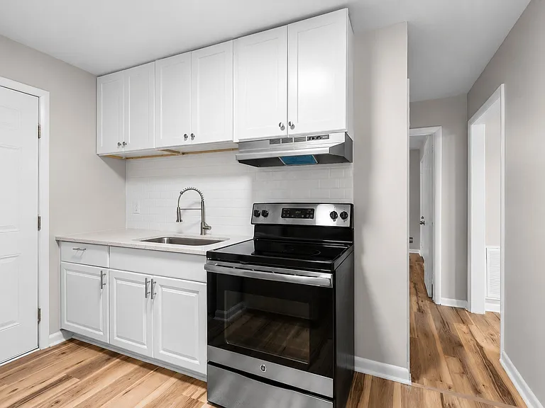 895 W Sharpe Ave #A — Photo 10