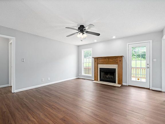 4th image of 987 Sugarcane Way