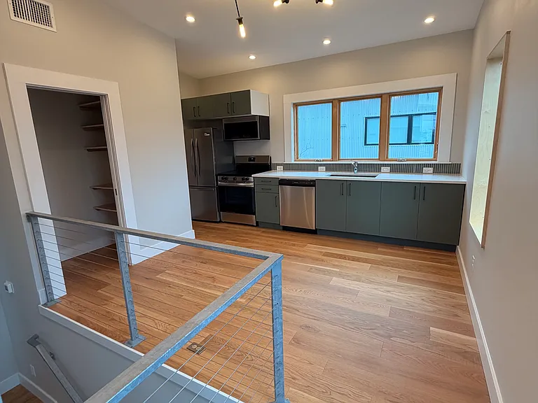 1107 S Cherry St — Photo 17