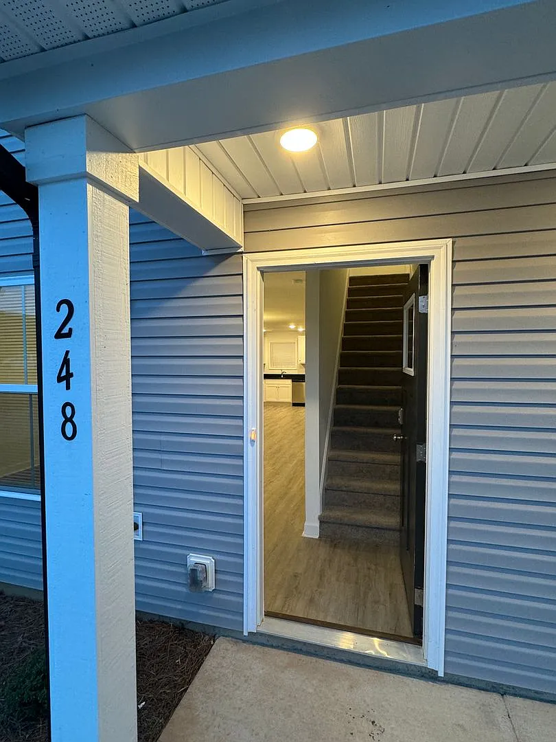 New Construction! 3 bed 2.5 bath townhome — Photo 2