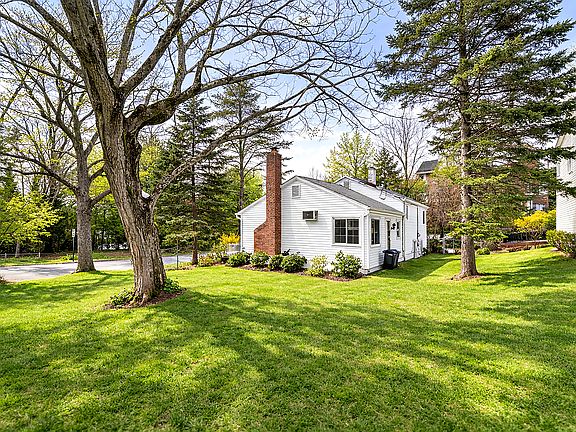 4th image of 44 Knickerbocker Rd