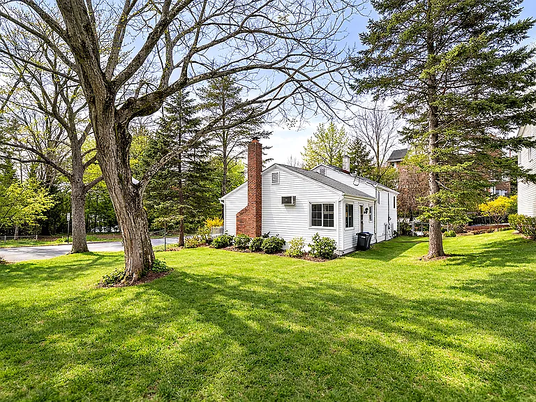 44 Knickerbocker Rd — Photo 4