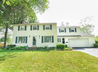 28 Greendale Dr, Rochester, NY 14617