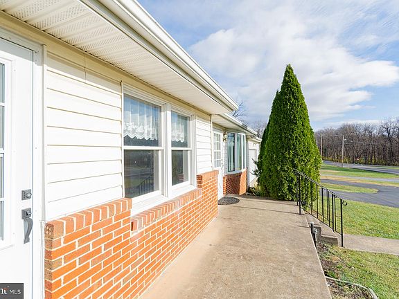 5th image of 3435 Kearneysville Pike