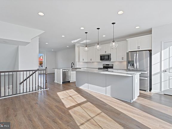 4th image of 610 Hemsworth Ln