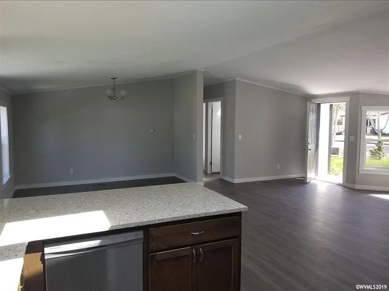 1020 Linden St — Photo 4