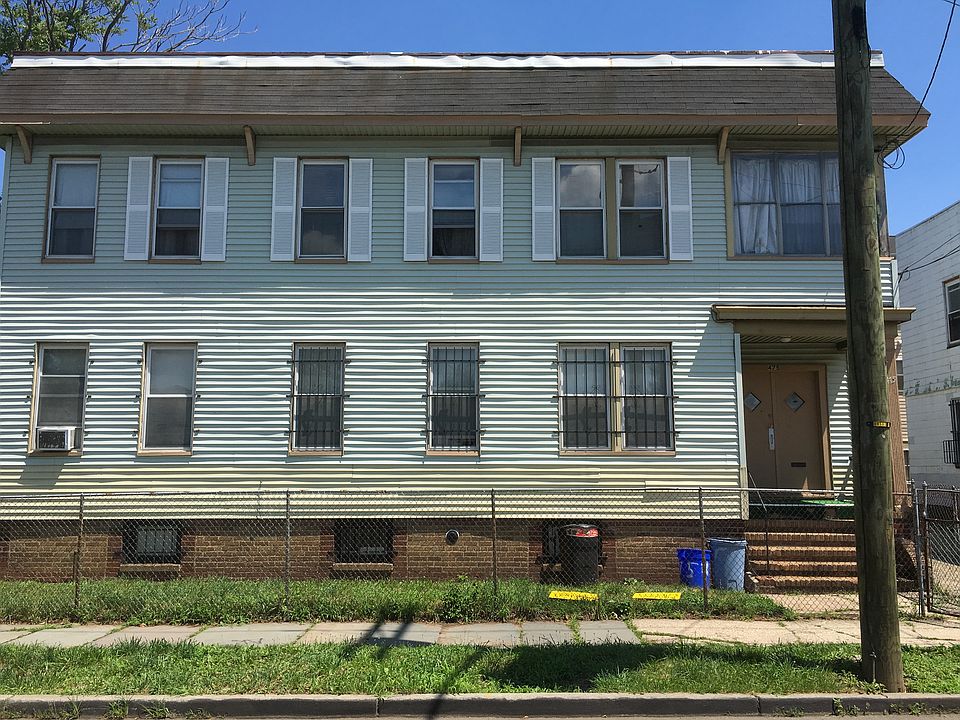 1st image of 475-479 7th Ave W