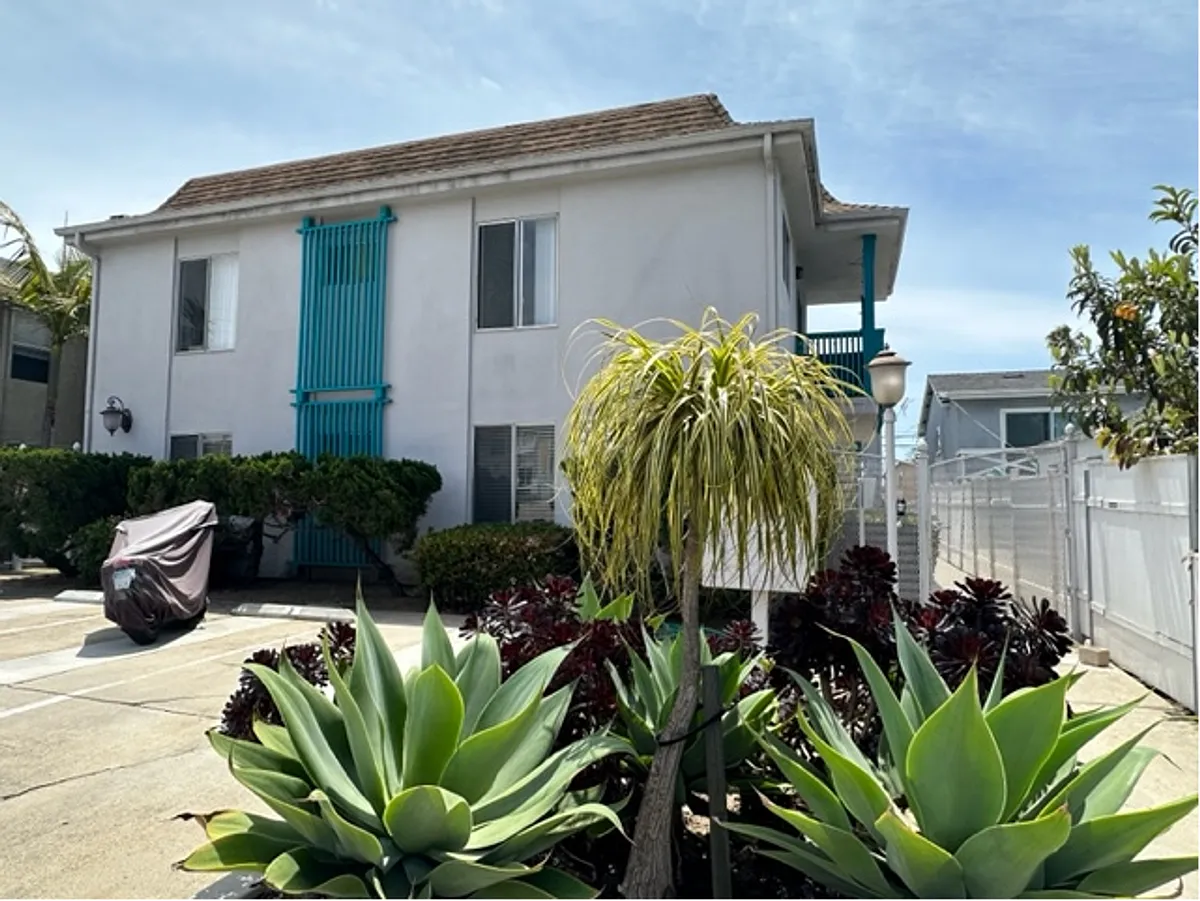 Building Photo - 1459 Hornblend St #4