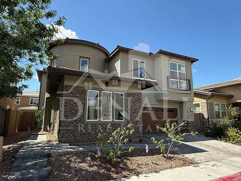 1729 W Myrna Ln — Photo 2