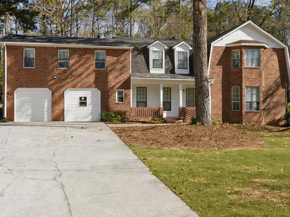 2498 Robin Hood Dr, Ellenwood, GA 30294