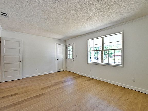 4th image of 2307 Evergreen Dr