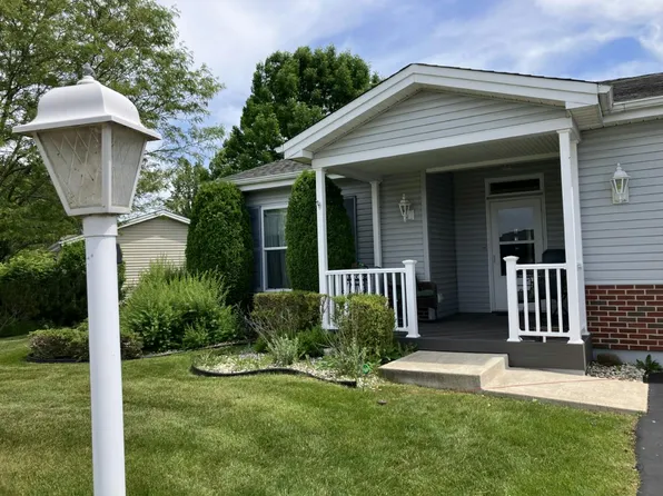 2103 Champion Dr Lot 445, Grayslake, IL 60030