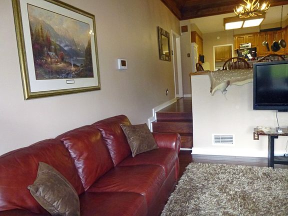 4th image of 308 Country Club Dr