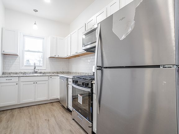 3rd image of 115 Hanover St APT 3