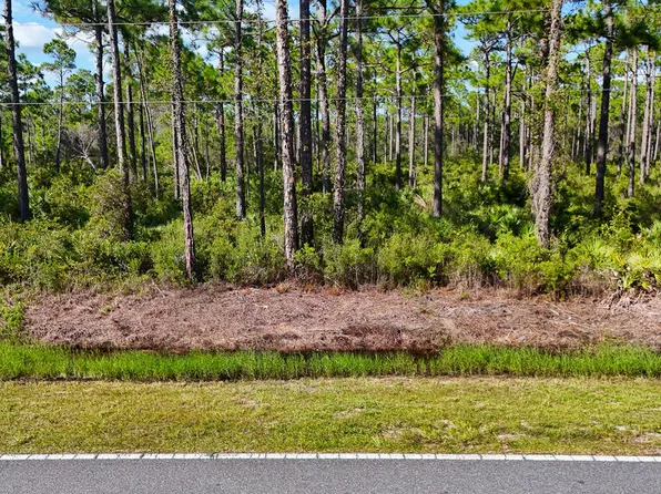 265 Twin Lakes Rd, Eastpoint, FL 32328