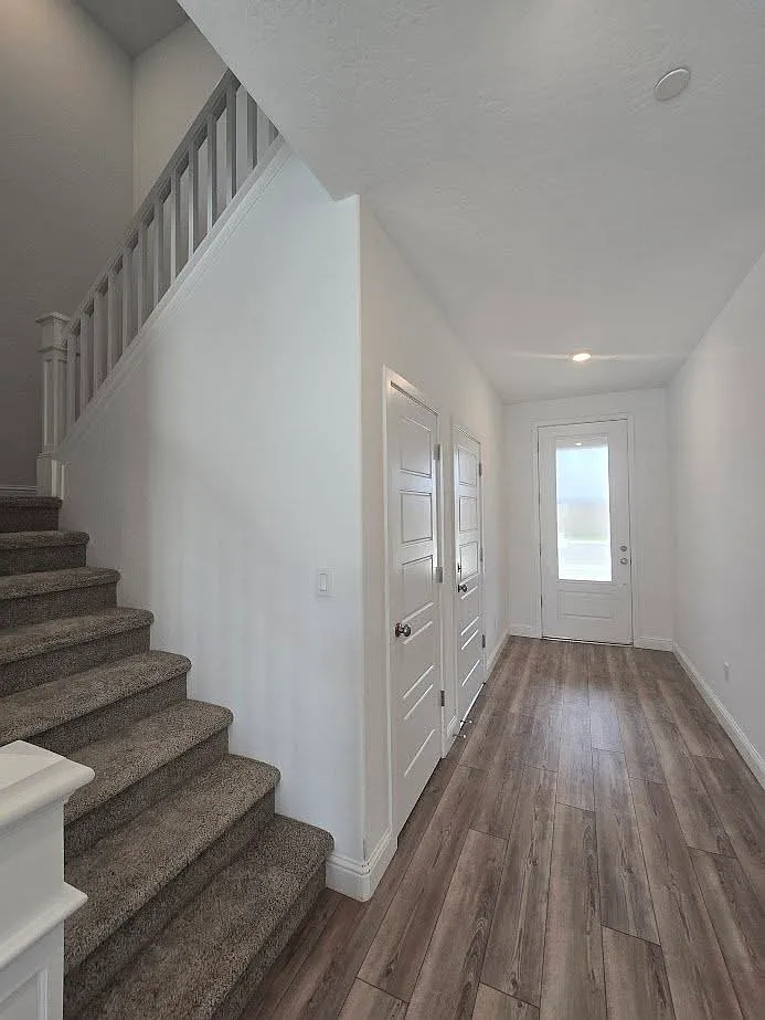 5 bed, 2348 sqft, $2,800 — Photo 3