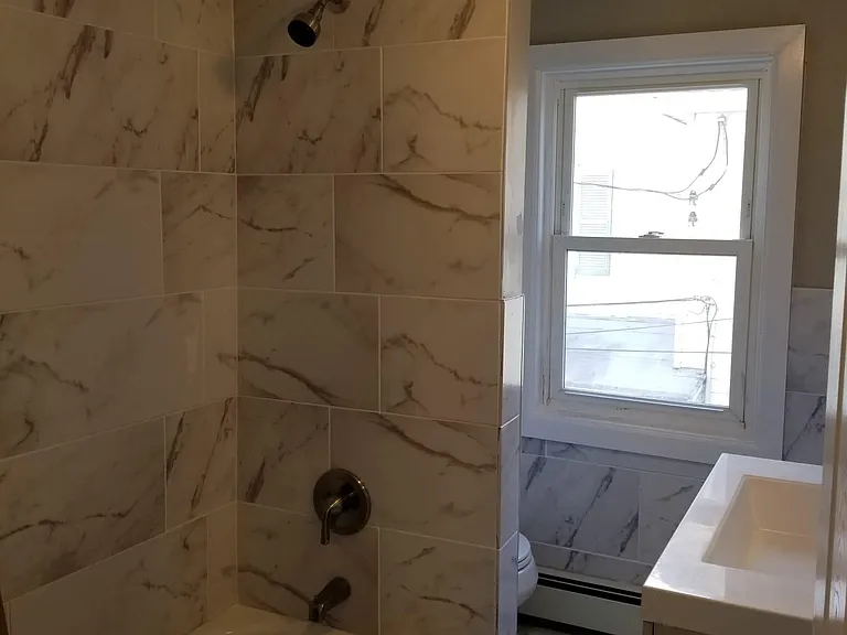 704 W Summer Rd — Photo 3