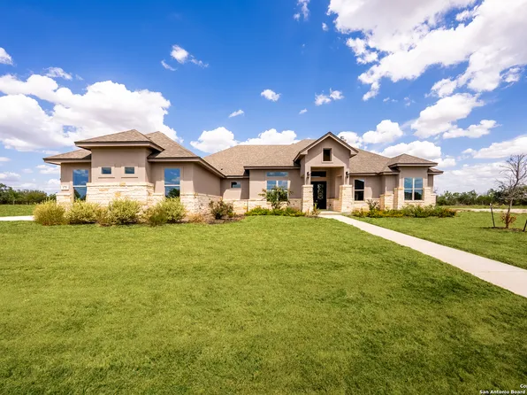 175 Virgil Way, Castroville, TX 78009