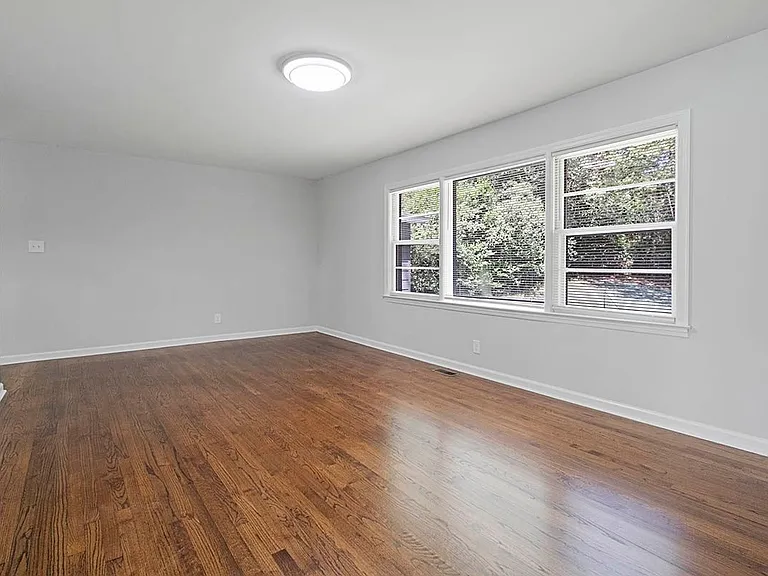 1054 N Pine Knoll Dr — Photo 8