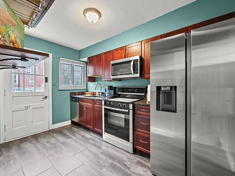 1744 E Broad St — Photo 15